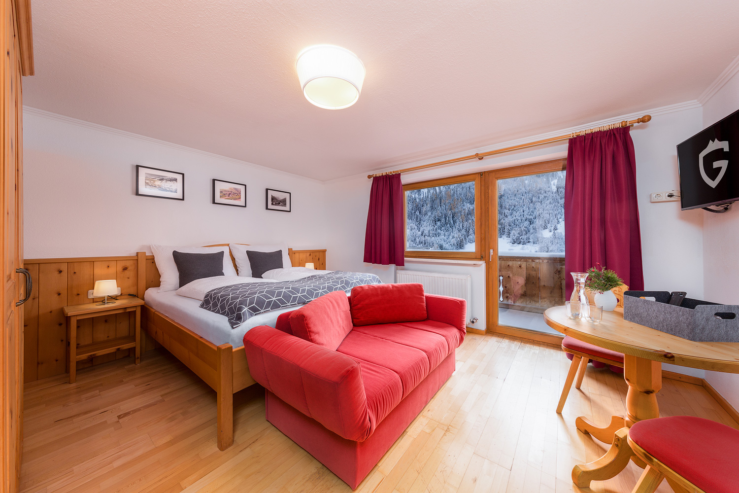 Zimmer Doppelzimmer und Einzelzimmer mit Frühstück und Wellness Zimmer Doppelzimmer und Einzelzimmer mit Frühstück und Wellness