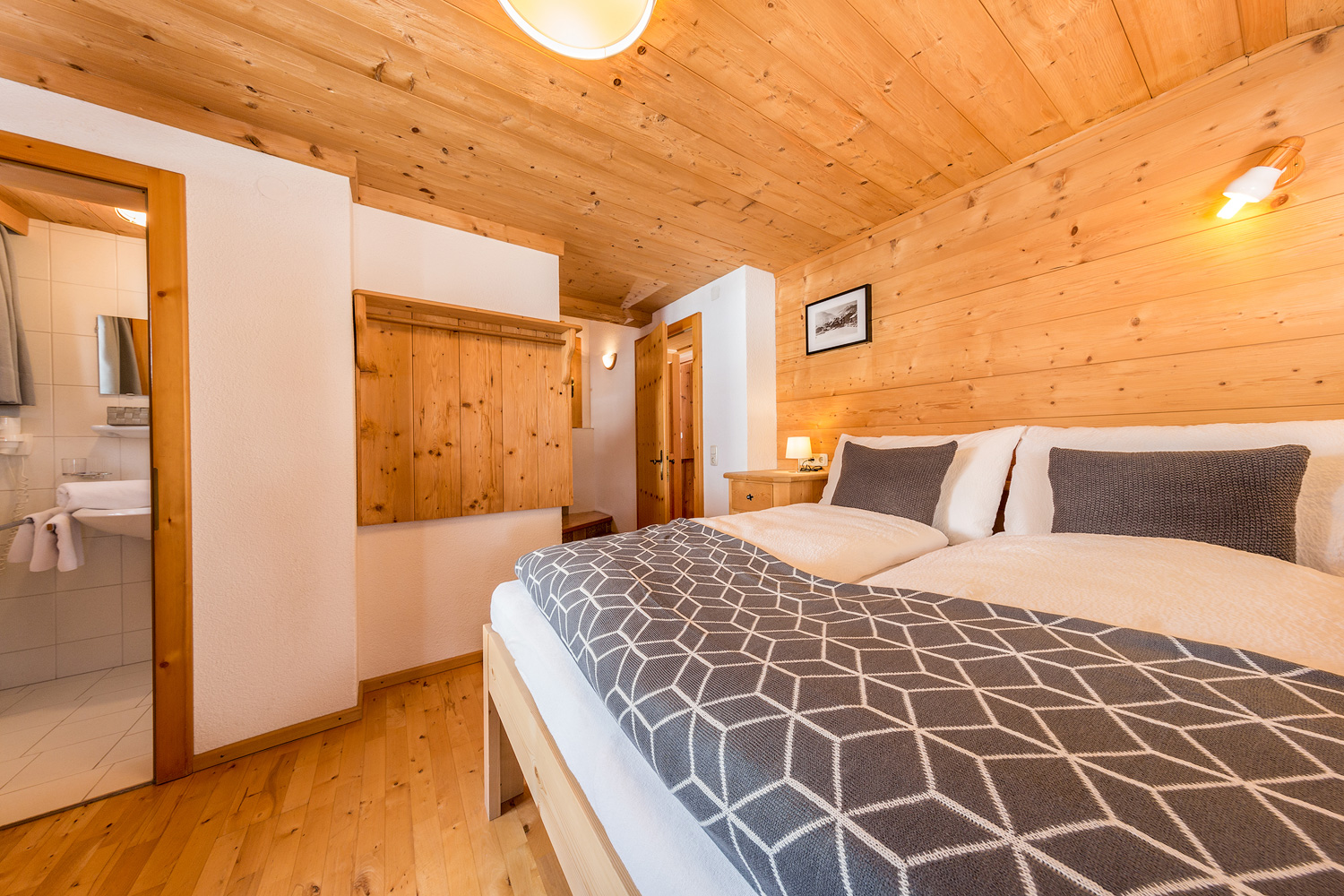 Zimmer Doppelzimmer und Einzelzimmer mit Frühstück und Wellness Zimmer Doppelzimmer und Einzelzimmer mit Frühstück und Wellness